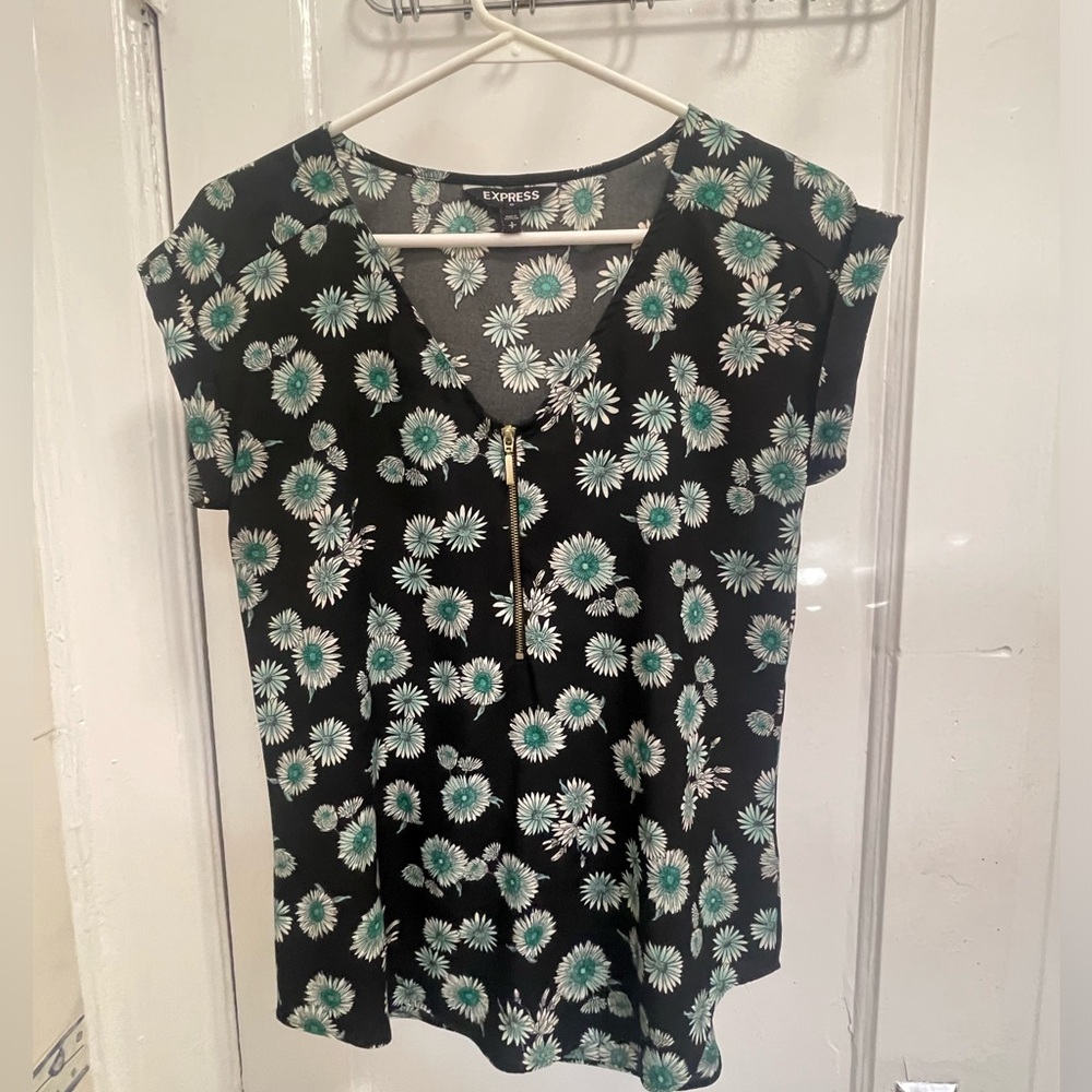 Express Size Small Floral Blouse with Gold Zipper